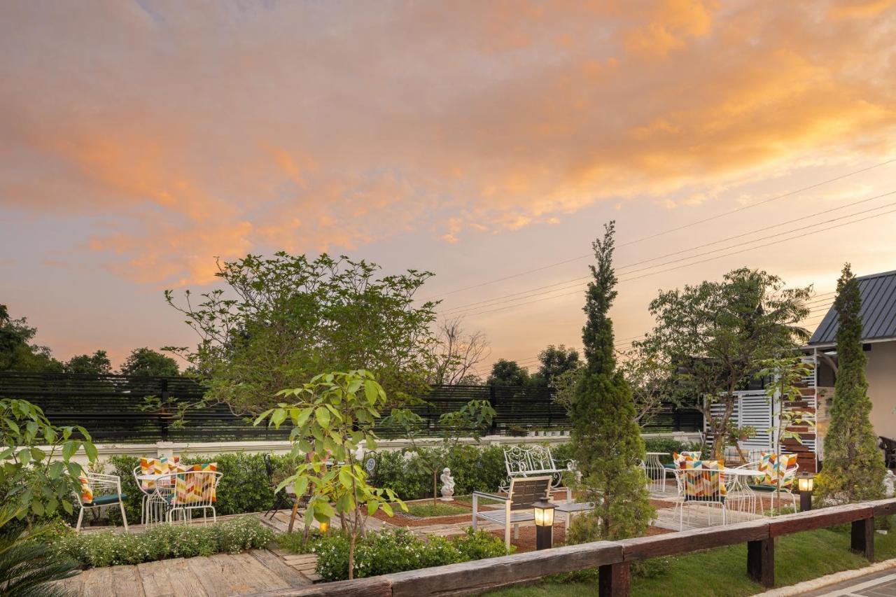 Picha Ville Resort Watthana Nakhon Eksteriør billede